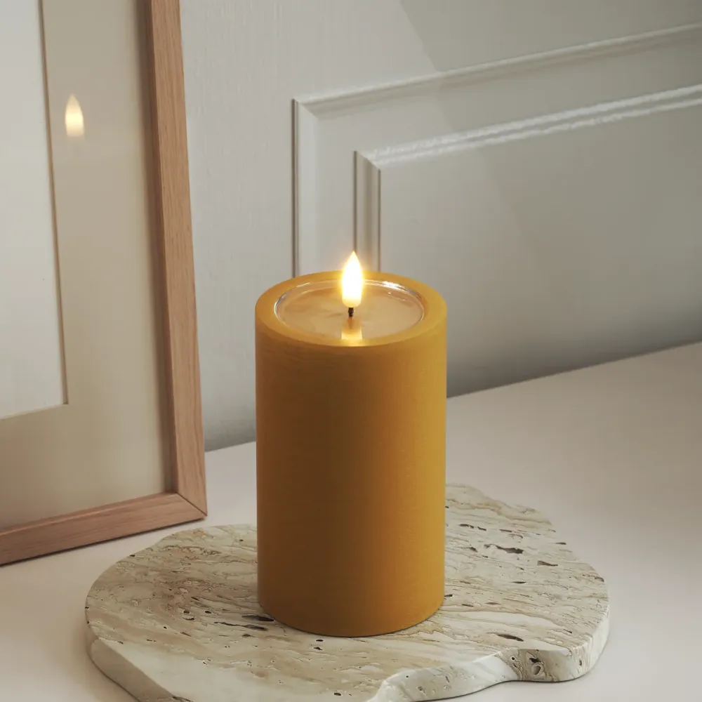 Ainutlaatuinen LED Pylväskynttilä D 7,5 x 12,5 cm Curry