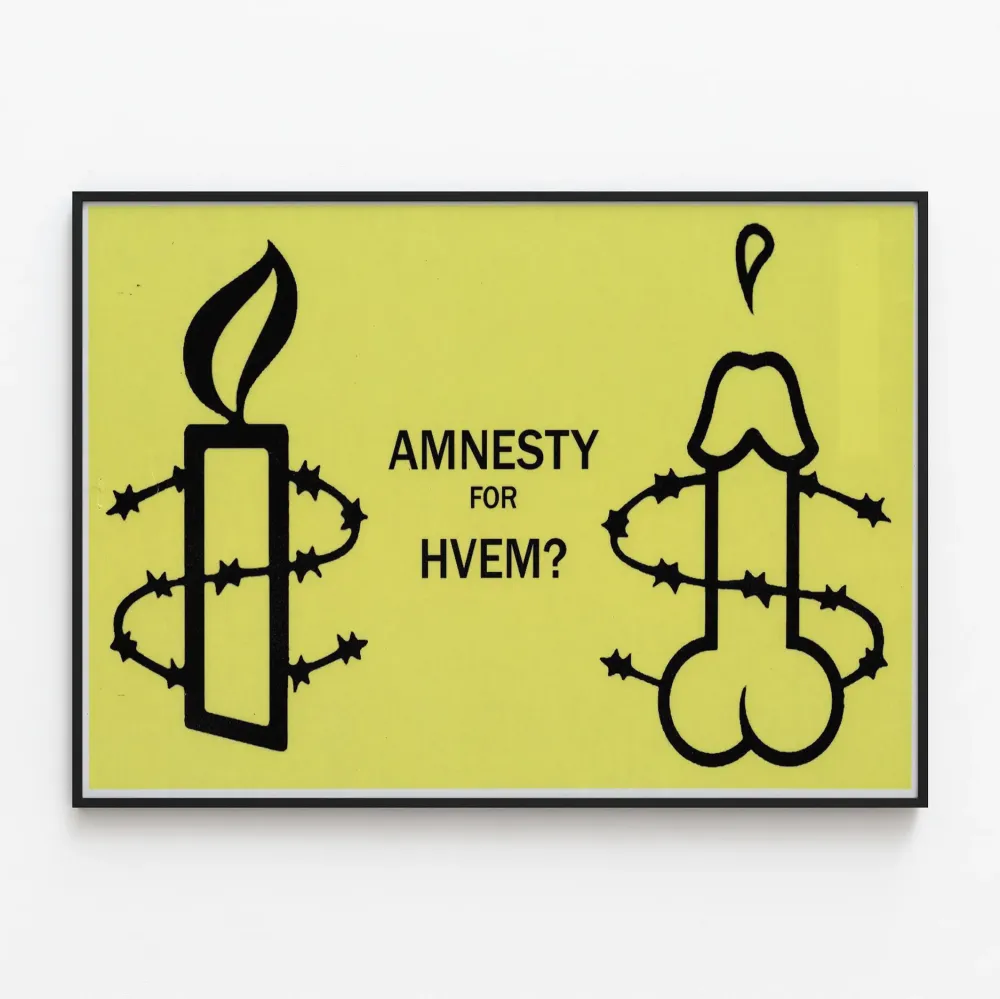 Amnesty Hvem - Sitoutunut seinäkoriste keltaisella taustalla Juliste