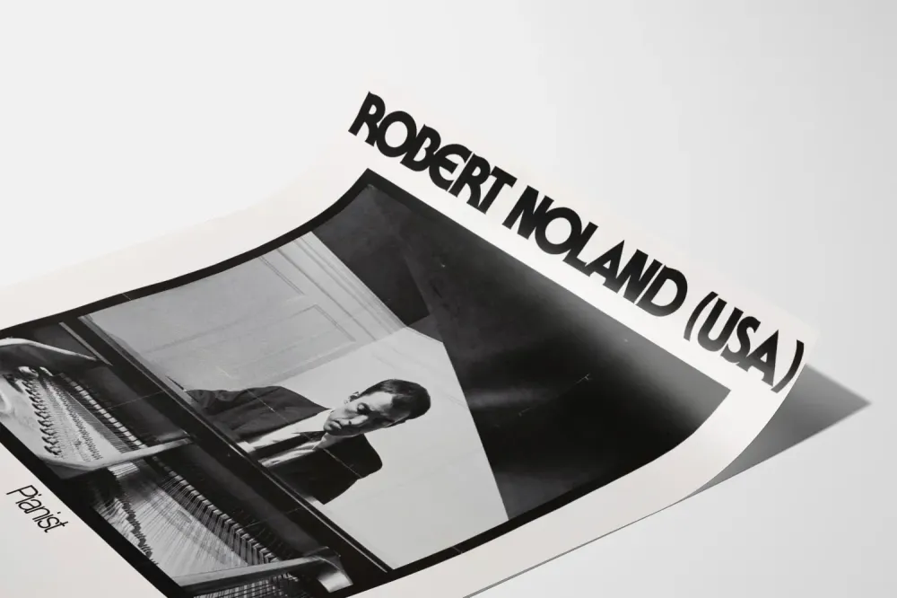 Juliste Robert Nolandin amerikkalainen pianisti mustavalkoisena