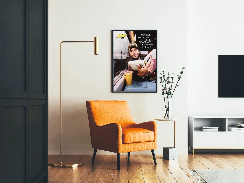 Juliste Roeland Fernhout lukemassa junassa