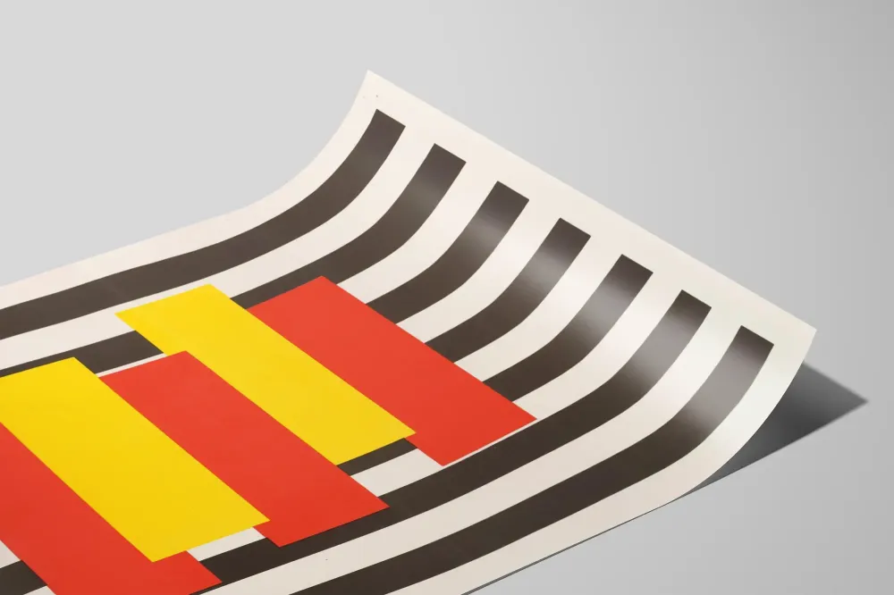 Koristejuliste Geometrinen koostumus punainen, keltainen ja mustat raidat