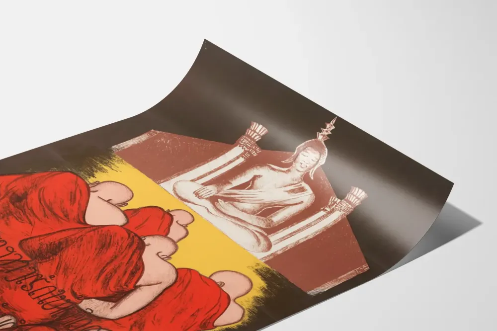 Koristejuliste munkkeja rukoilemassa ja Buddha-patsas