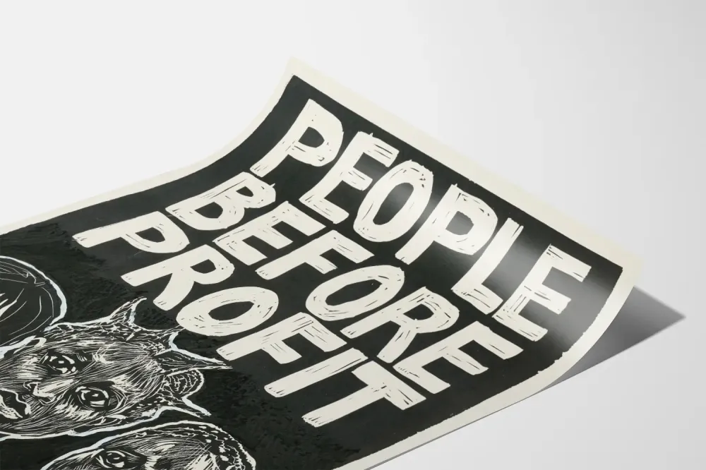 Koristejuliste People Before Profit - Tärkeä ja vaikuttava taide