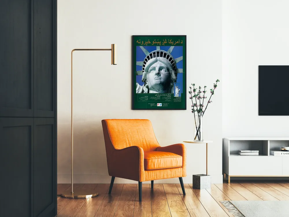 Koristejuliste Vapaudenpatsas Pashtossa - Voice America