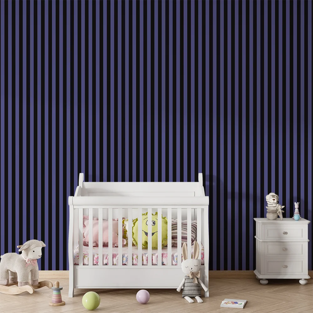 Lastenhuoneen tapetti | Elegantit raidat violetilla ja mustalla