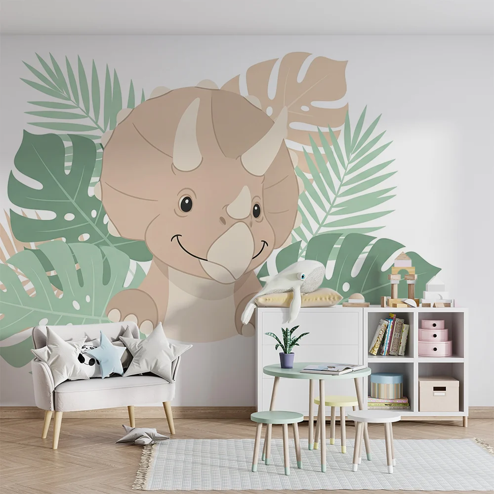 Lastenhuoneen tapetti | hymyilevä triceratops-dinosaurus trooppisen kasvillisuuden ympäröimänä