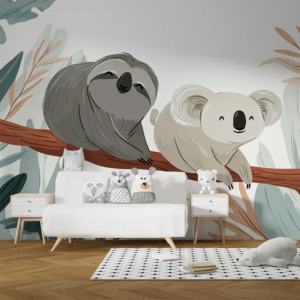 Lastenhuoneen tapetti | Laiska ja koala oksalla keskellä kasvillisuutta