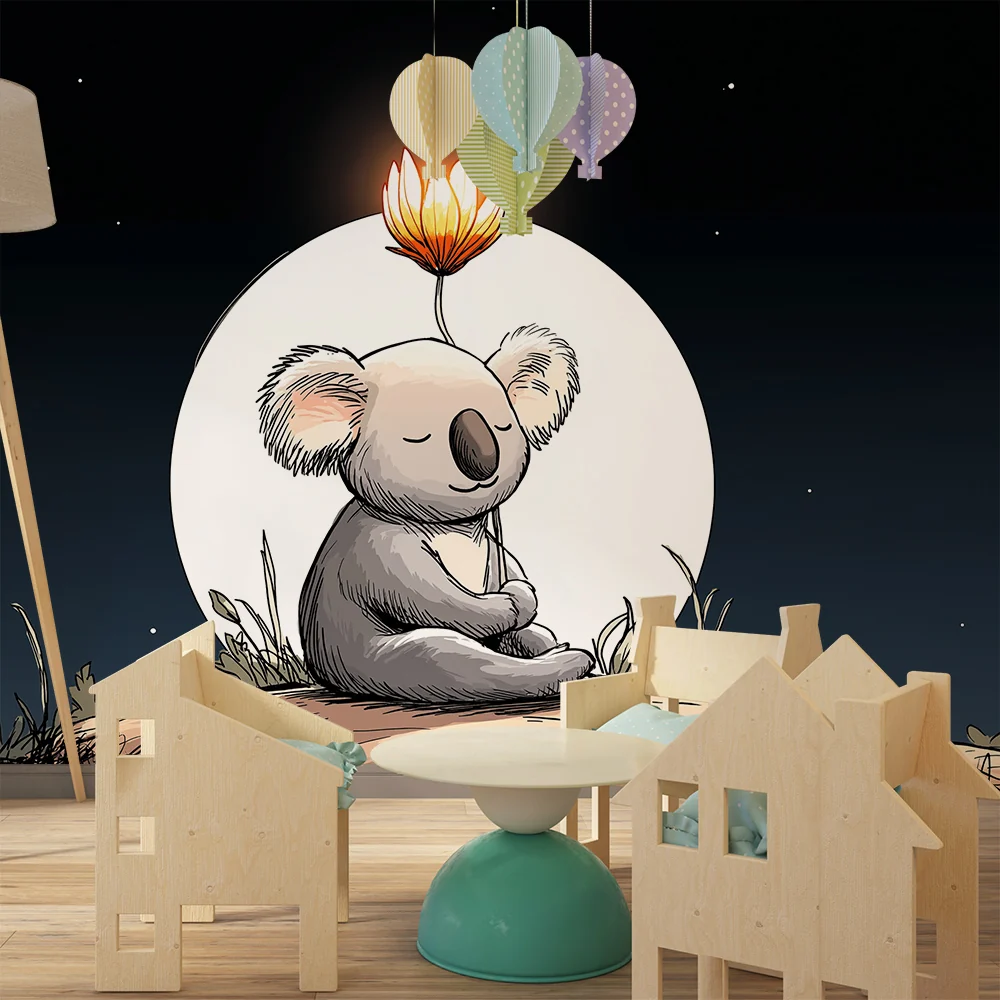 Lastenhuoneen tapetti | Meditoiva koala kuun alla kirkkaan kukkasen kanssa