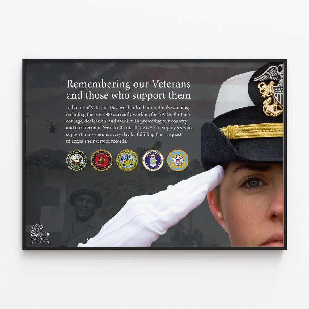 Muistoposterin veteraanipäivästä sotilaalla tervehdyksessä