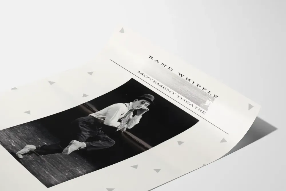 Rand Whipple -liikkeen teatterin juliste mustavalkoisena
