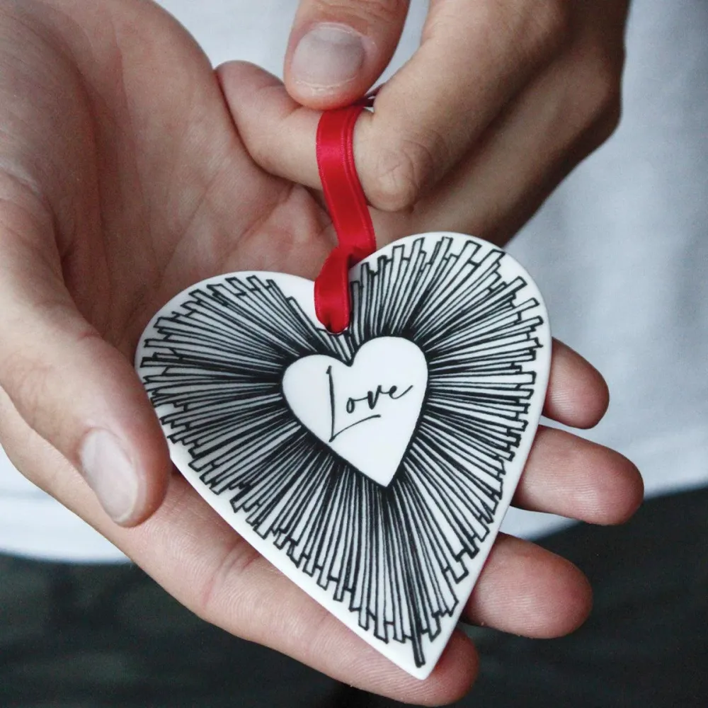 Taitù Love sydänkoristeet 8,5x10cm Fine Bone China posliini 12-6-22-D
