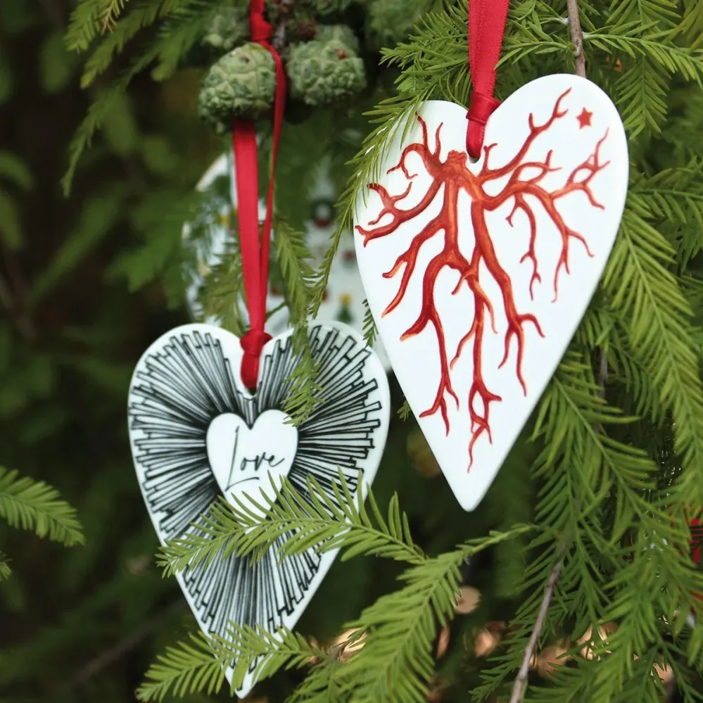 Taitù Love sydänkoristeet 8,5x10cm Fine Bone China posliini 12-6-22-D